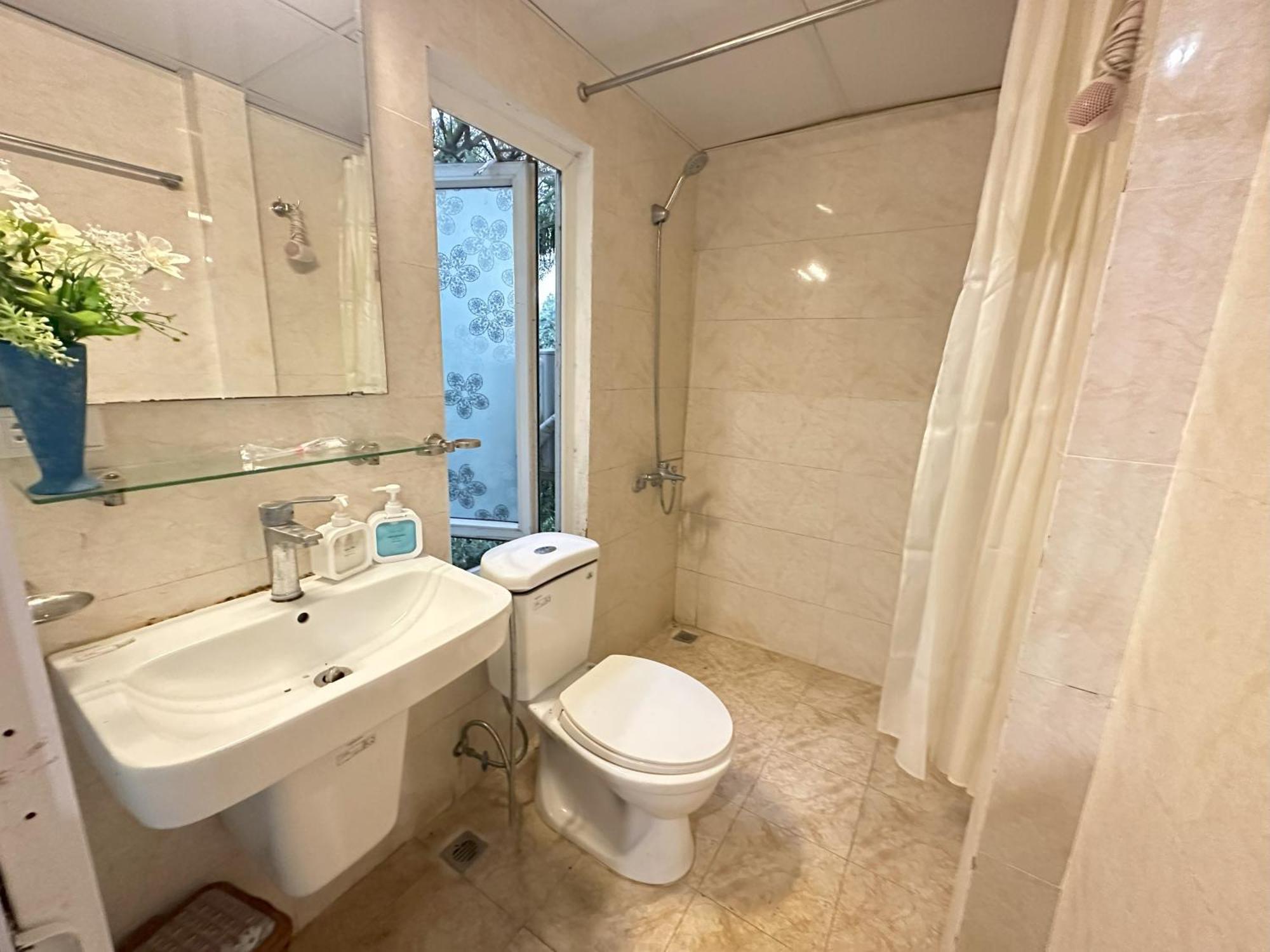The Lakeview - West Lake Lotus Apartments Hanoi Exterior photo